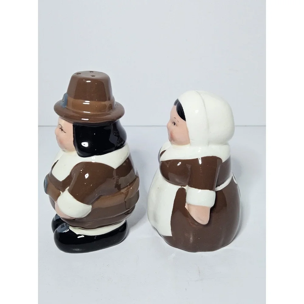 Publix The Pilgrim Pair Thanksgiving Ceramic Salt and Pepper Shakers Vintage